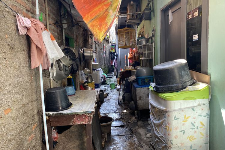 Kondisi Permukiman padat penduduk di Jalan I Gusti Ngurah Rai, RW 01, Kelurahan Klender, Jakarta Timur 