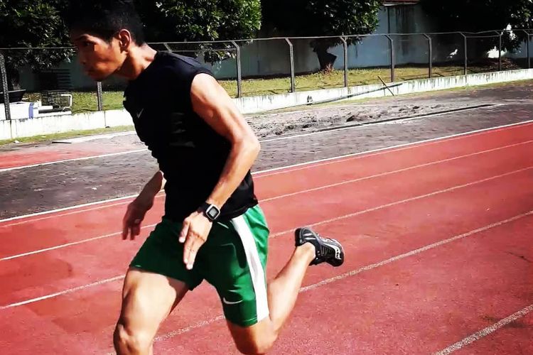 Atlet disabilitas M. Habib Shaleh latihan lari di Stadion Kridanggo Salatiga, Kamis (27/5/2021). 
