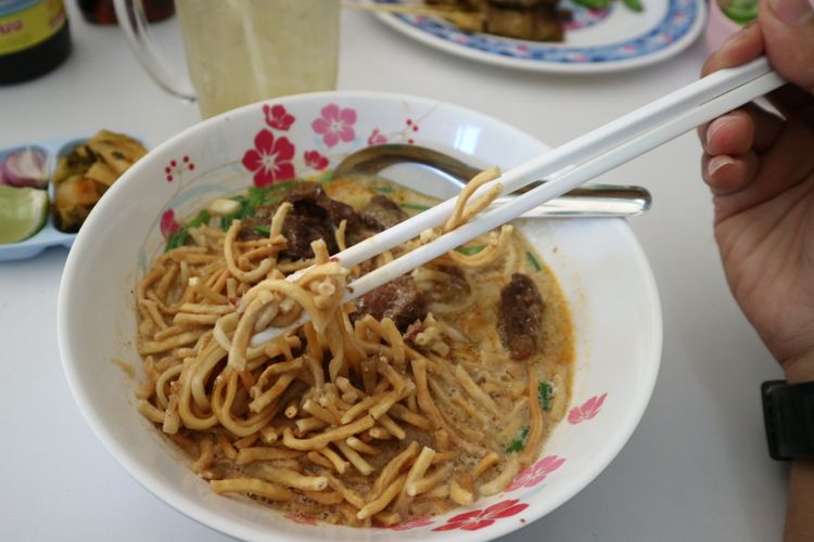 Hidangan khao soi khas Chiangmai Thailand, di Resto Khao Soi Moslem, Jalan Charoenprated1, Chiangmai. Foto diambil, Rabu (24/1/2018)