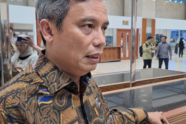 Direktur Utama (Dirut) PT Bank Tabungan Negara (Persero) Nixon LP Napitupulu usai Rapat Dengar Pendapat dengan Komisi VI DPR RI, Kamis (21/8/2025). 