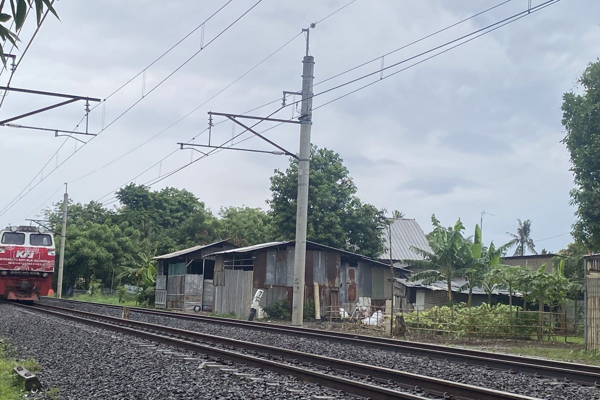 Kisah Warga Bantaran Rel Kereta Tambun, Hidup Dibayangi Maut karena Minimnya Keamanan