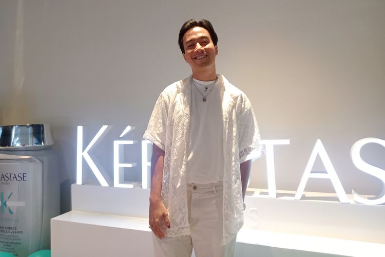 Vidi Aldiano saat ditemui dalam acara peluncuran Kérastase Symbiose di Jakarta, Kamis (11/5/2023).