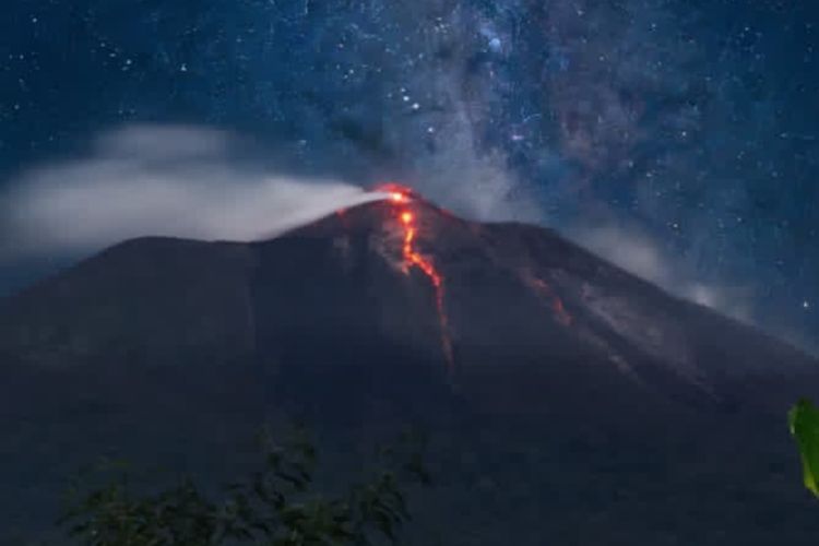 Gunung Ile Lewotolok NTT Meletus 57 Kali Disertai Gemuruh dan Lontaran Lava Pijar