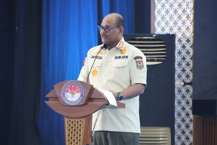 Direktur Jenderal (Dirjen) Bina Administrasi Kewilayahan (Adwil) Safrizal ZA, saat memberikan pengarahan pada Rapat Penguatan Kapasitas Satpol PP di Daerah dalam Penegakan Peraturan Daerah (Perda) dan Peraturan Kepala Daerah (Perkada) terkait Gerakan Nasional Indonesia Bersih (GNIB) dan Pengelolaan Sampah, serta Peningkatan Peran Satuan Perlindungan Masyarakat (Satlinmas). Ia hadir terpisah di Balairung Rudini, Kampus Pusat IPDN Jatinangor, Sumedang, Jawa Barat, Kamis (18/9/2025).