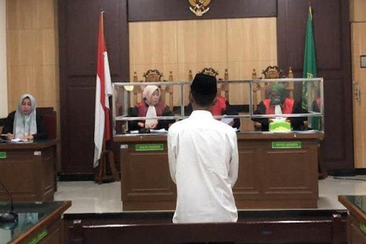 Pencetus Desa Miliarder di Gresik Divonis 5 Bulan, Warga Unjuk Rasa