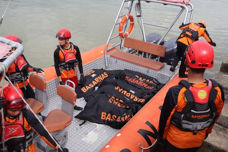 Tim SAR sudah Temukan Sepuluh Jenazah diduga Pengungsi Rohingya di Perairan Aceh Jaya, akibat kapal pengangkt mereka terbalik dan tenggelam pada Rabu (20/3/2024) lalu
