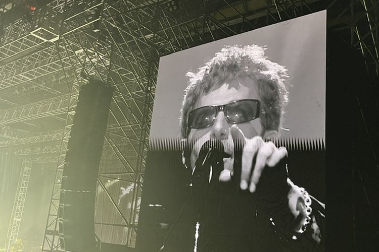 The Neighbourhood Buka Konser Lewat “Hula Girl”, Langsung Disambut Teriakan Penonton