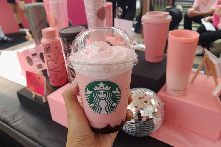 Starbucks berkolaborasi dengan Blackpink meluncurkan minuman dan tumbler khusus, Sabtu (22/7/2023).