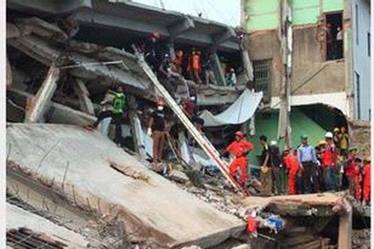 Rana Plaza, pabrik garmen yang ambruk dan menewaskan lebih dari 1.000 orang, ternyata awalnya dirancang sebagai pusat perbelanjaan. Hal ini diungkapkan sang arsitek yang dipekerjakan untuk mendesain Rana Plaza. 