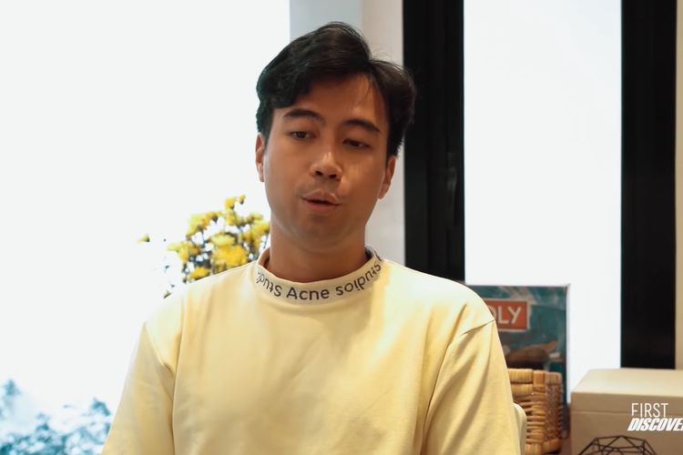 Vidi Aldiano menceritakan kisah menarik di balik proses operasi pengangkatan ginjalnya di Singapura. 