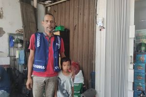 3 Tahun Tidur di Minimarket Beralaskan Tikar, Awang Berjuang Sekolahkan Anak