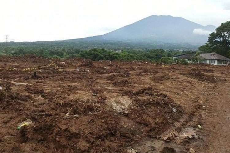 Jejak area di depan Warung Sate Shinta di Jalan Raya Puncak-Cianjur yang turut habis tersapu tanah longsor saat terjadi gempa bumi di wilayah Cianjur, Senin (21/11/2022) lalu. 