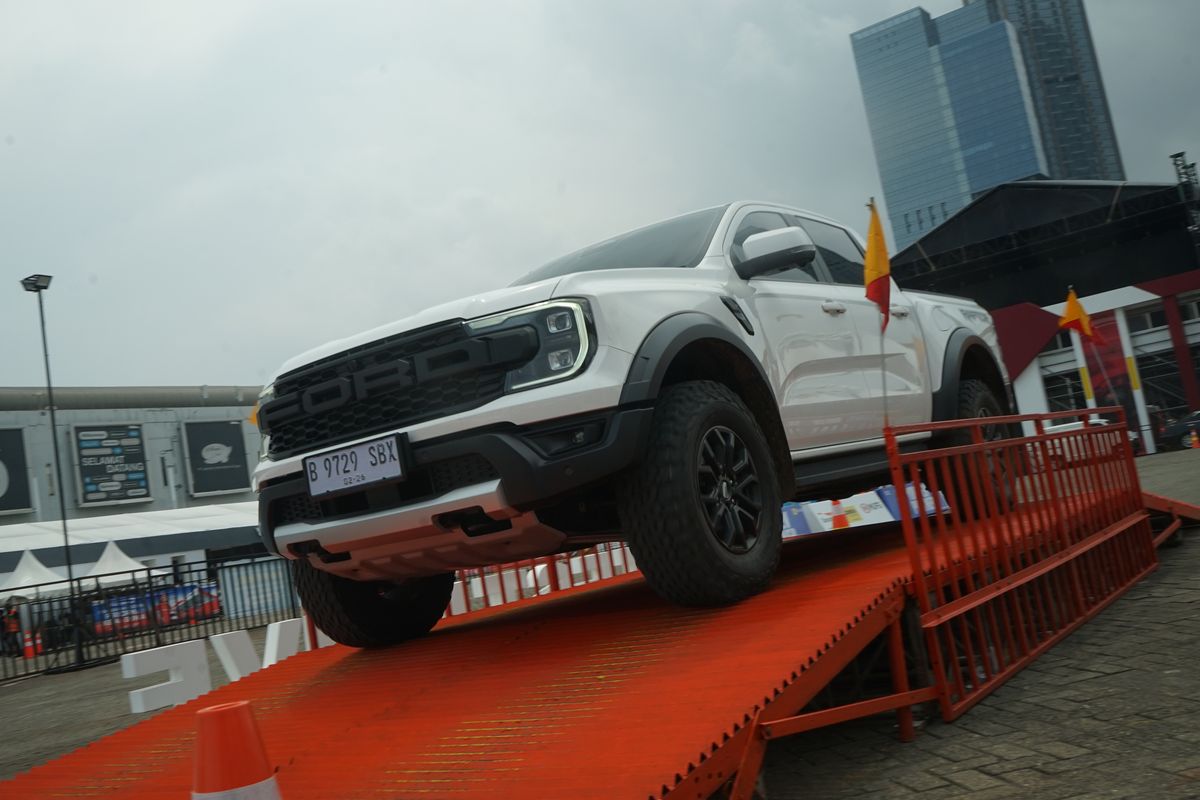 Two Cabin Ranger Jajal Double Cabin Ford Ranger Raptor 3.0 V6, Harga Rp 1,4 Miliar