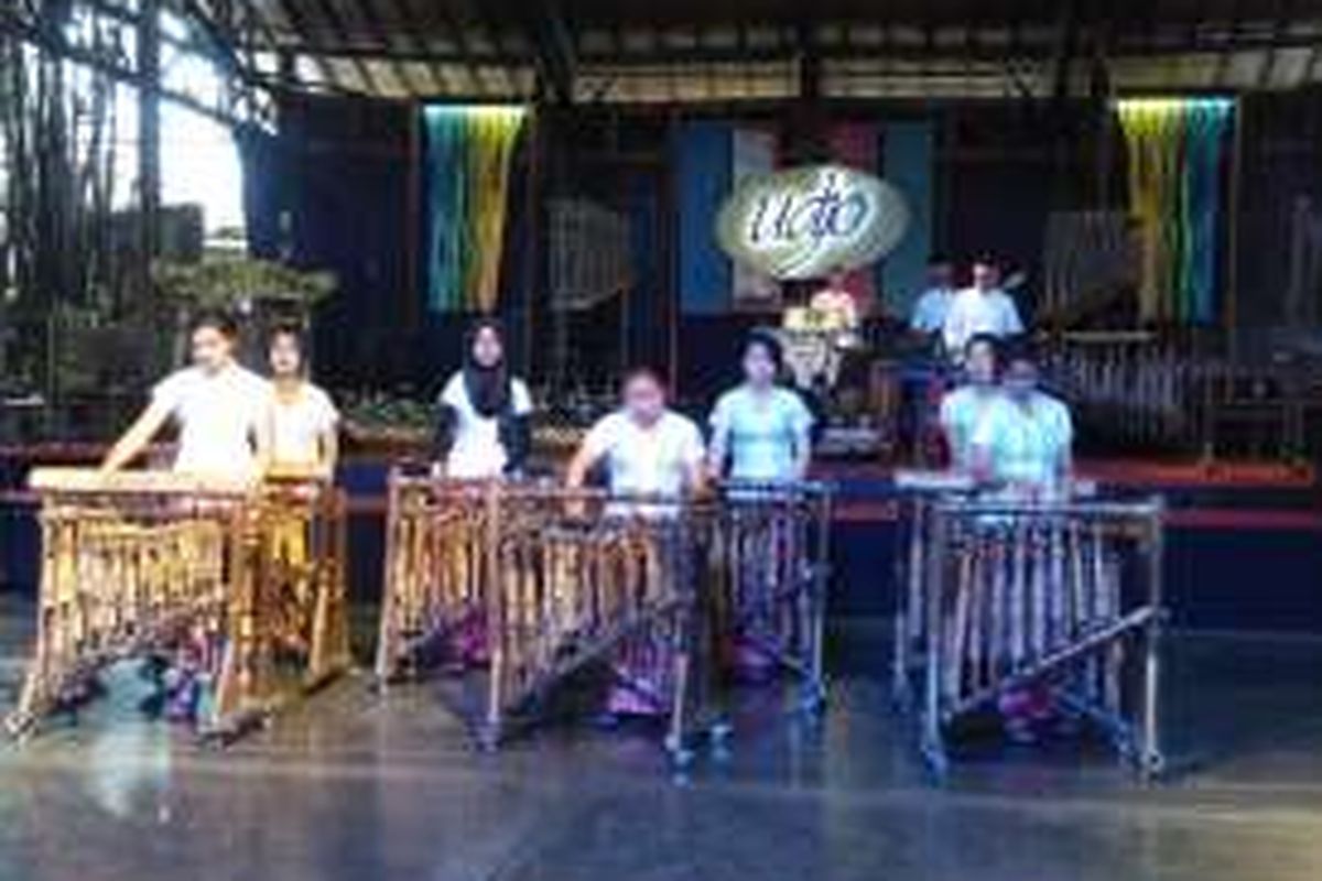 Salah satu pertunjukan di Saung Angklung Udjo (SAU) Bandung.