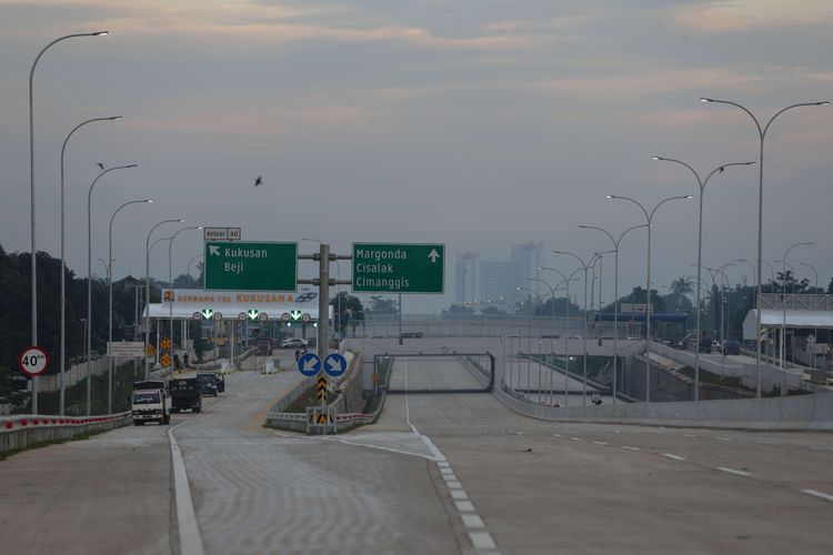 Proyek Pembangunan Jalan Tol Cinere-Jagorawi (Cijago) Seksi 3A Kukusan-Krukut, Sabtu (10/12/2022).  Ruas tol tersebut akan beroperasi jelang libur Natal 2022 dan Tahun Baru 2023 (Nataru) mendatang.