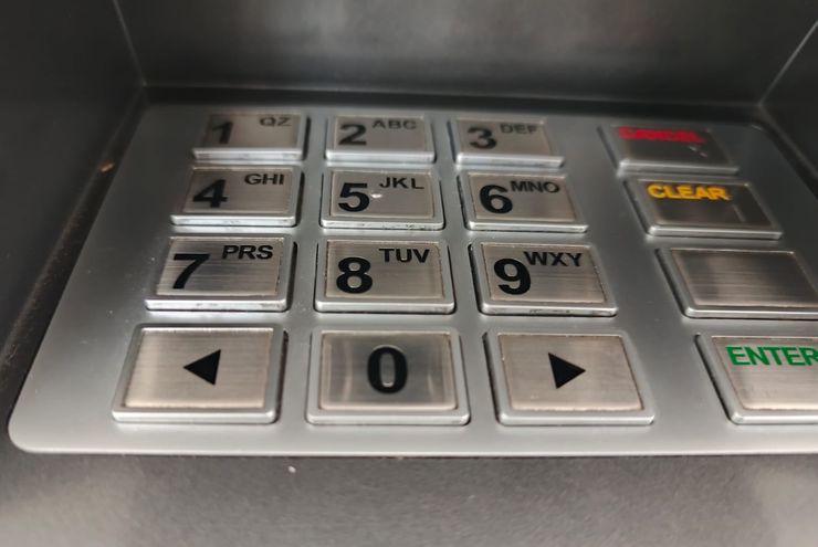 Jumlah Mesin ATM Terus Berkurang, Ada Apa?