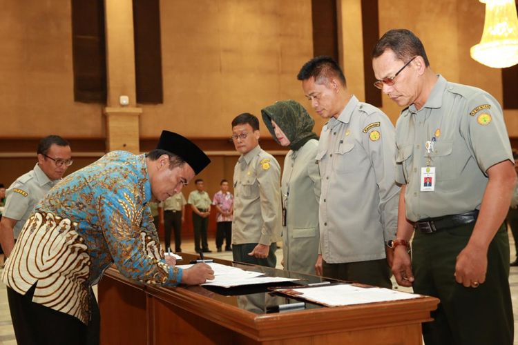 Menteri Pertanian, Andi Amran Sulaiman melantik 22 pejabat Kementerian Pertanian yang terdiri dari 8 Eselon I dan 14 Eselon II , Senin (4/2/19)