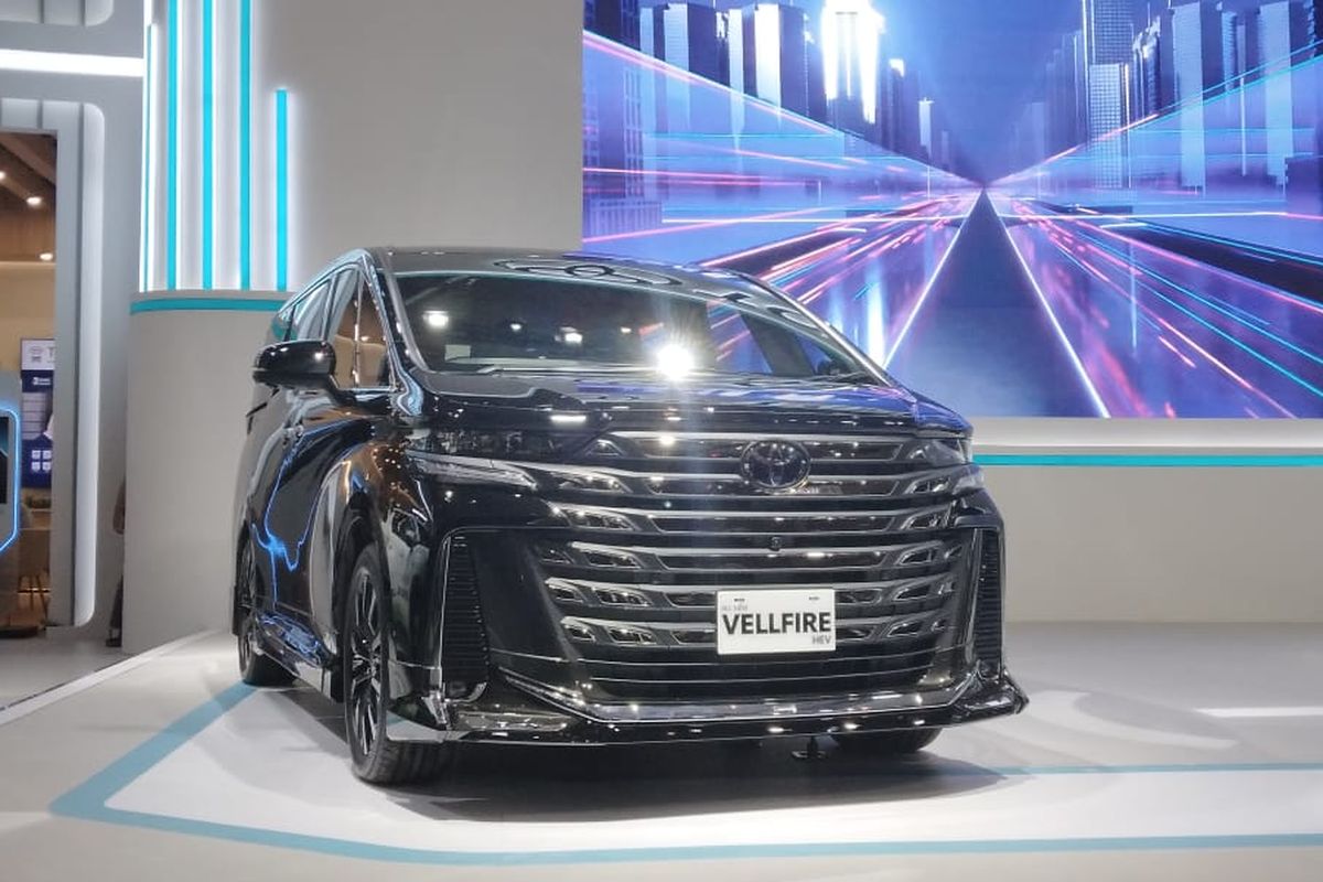 Toyota Vellfire Hybrid meluncur di IIMS 2024