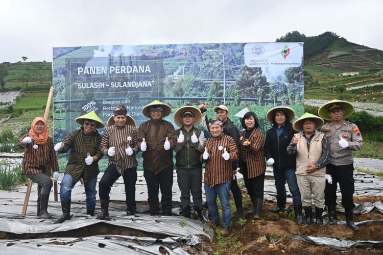 Tim peneliti dari Universitas Gadjah Mada (UGM) mengembangkan pupuk berbahan baku endapan silika yang merupakan produk sampingan dari pembangkit listrik tenaga panas bumi (PLTP) Dieng, Jawa Tengah.