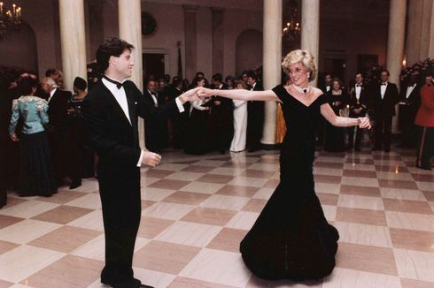 Gaun Koktail Hitam Putri Diana Terjual Seharga Rp 5 Miliar