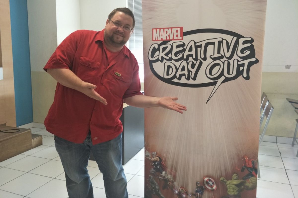 Editor in Chief Marvel Comics, CB Cebulski, berpose dalam acara Marvel Creative Day Out di Universitas Binus, Jakarta Barat, Jumat (12/1/2018).