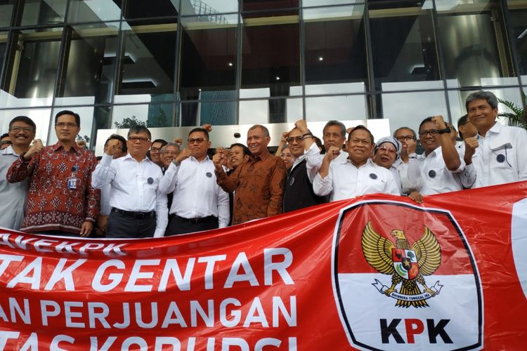 Alumni Teknik Sipil Institut Teknologi Sepuluh Nopember (ITS) mendatangi pimpinan KPK di Gedung Merah Putih KPK, Jakarta, Rabu (16/1/2019).