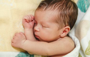 9 Penyebab Bayi Berkeringat Saat Tidur, Kapan Perlu ke Dokter ...