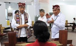 Dukung Pelestarian Tenun Bali di Jembrana, Jokowi: Ini Dorong Industri Kreatif Budaya Lokal