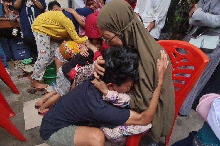 Suasana kegiatan acara cuci kaki massal yang berlangsung di kelurahan Kali Anyar, Tambora, Jakarta Barat pada Sabtu (27/8/2022). (TRIBUNJAKARTA.COM/SATRIO SARWO TRENGGINAS)