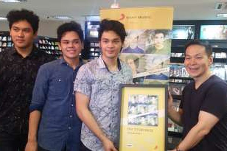 The Overtunes di Sarinah, Thamrin, Jakarta Pusat, Selasa (15/3/2016).