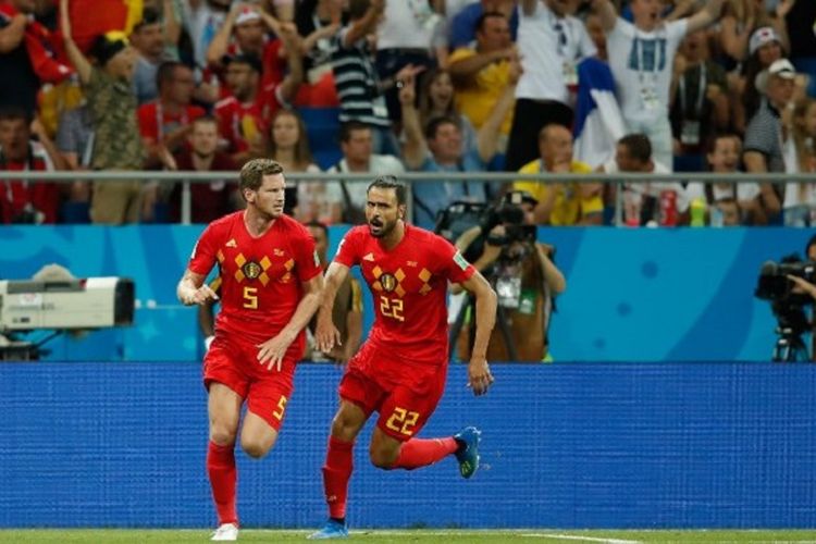 Jan Vertonghen dan Nacer Chadli merayakan gol Belgia ke gawang Jepang pada babak 16 besar Piala Dunia 2018 di Rostov Arena, 2 Juli 2018. 