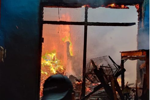 Kebakaran Rumah di Duri Kepa, Akses Jalan Sempit Sulitkan Petugas Damkar