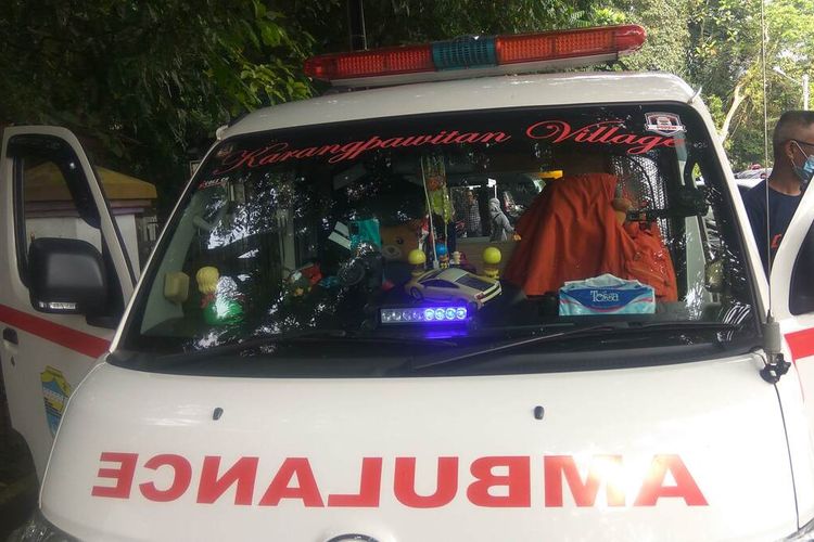 Ilustrasi ambulans. Ambulans milik Desa Karangpawitan, Kecamatan Kawali, Kabupaten Ciamis banyak dipasangi stiker tokoh kartun anak supaya tidak terkesan seram.