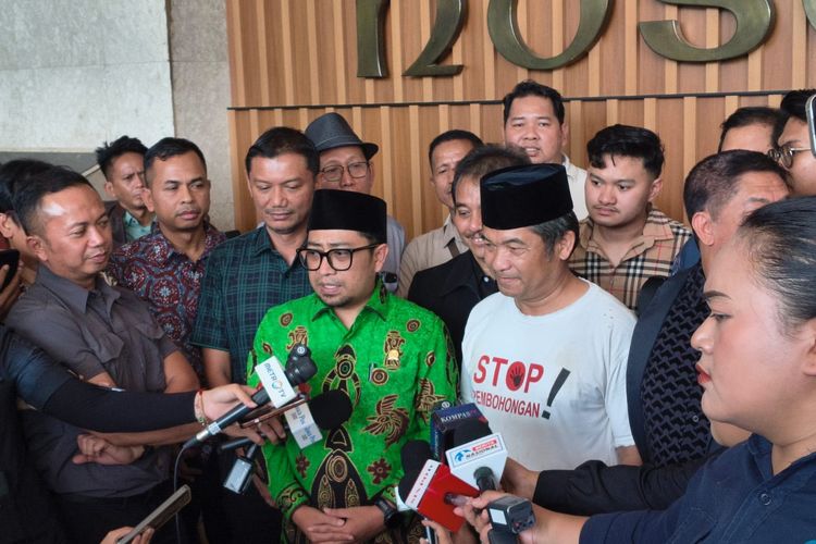 Buka-Tutup Pintu DPR untuk Siapa?