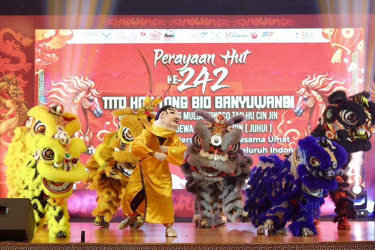 Atraksi barongsai di perayaan HUT Klenteng Hoo Tong Bio Banyuwangi 