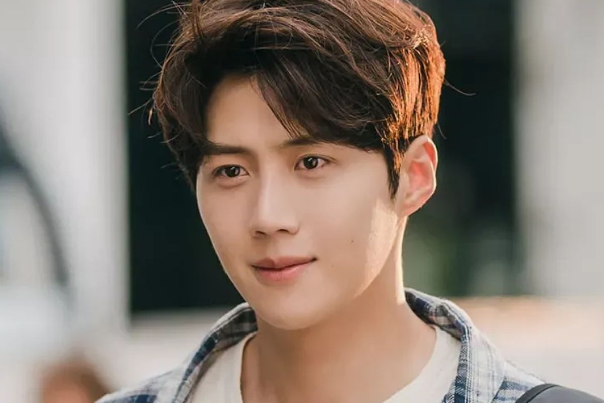 Penampilan Kim Seon Ho dalam drama Hometown Cha-cha-cha.