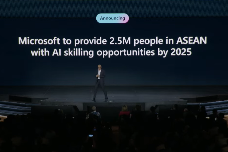 CEO Microsoft, Satya Nadella yang mengumumkan akan melatih sekitar 2,5 juta orang di Asia Tenggara dengan skill AI pada 2025.