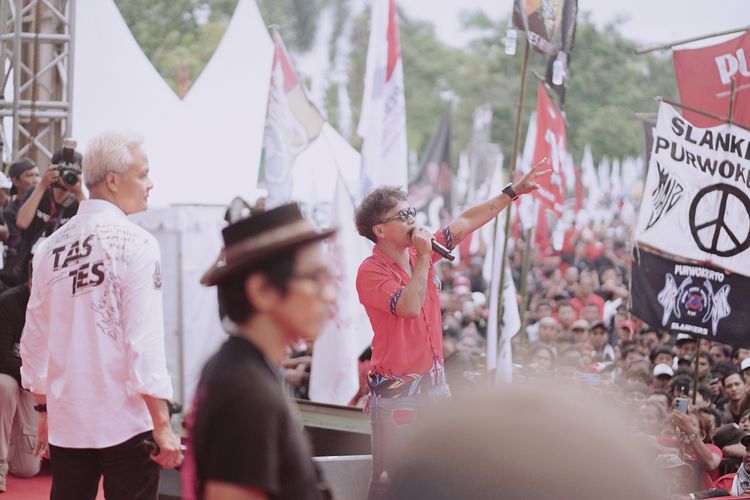 Grup musik Slank yang dulu mendukung Presiden Jokowi kini beralih mendukung paslon nomor 3 Ganjar Pranowo dan Mahfud MD. 