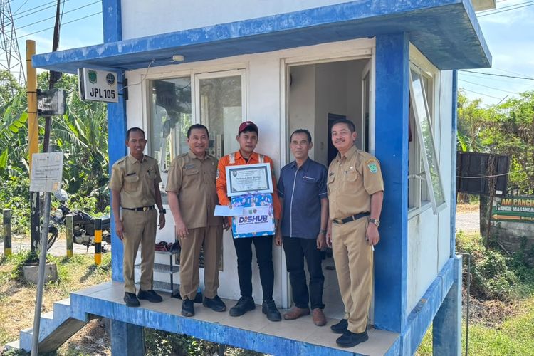 Aksi Heroik Penjaga Perlintasan Kereta di Pasuruan Gagalkan Upaya Bunuh Diri Diapresiasi Dishub
