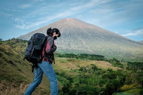 Tips Terhindar dari Sambaran Petir Saat Mendaki Gunung dan Berkemah