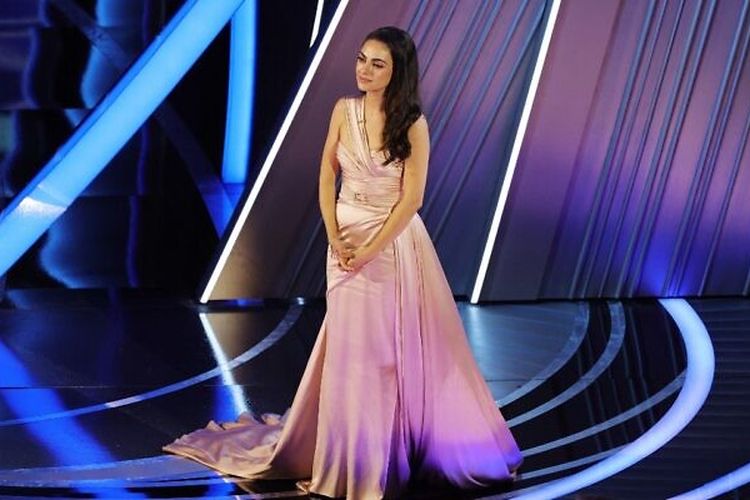 Mila Kunis saat berbicara mengenai dukungan untuk rakyat Ukraina di Oscar 2022