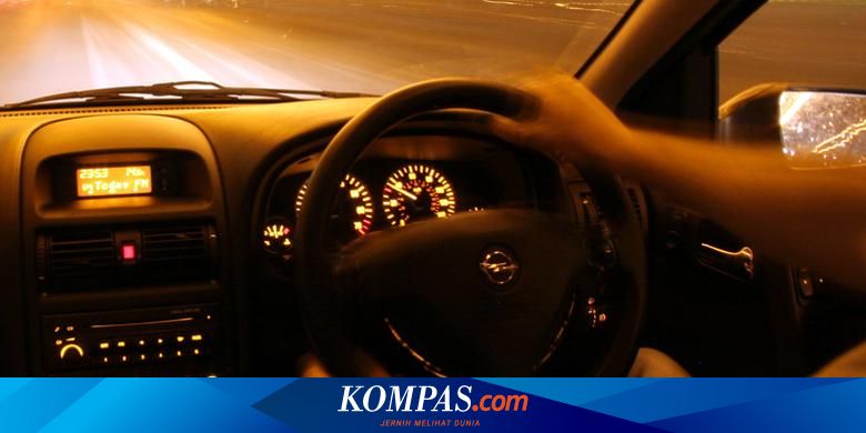 Liburan Naik Mobil  Bijaksana Mengemudi Malam  Hari  