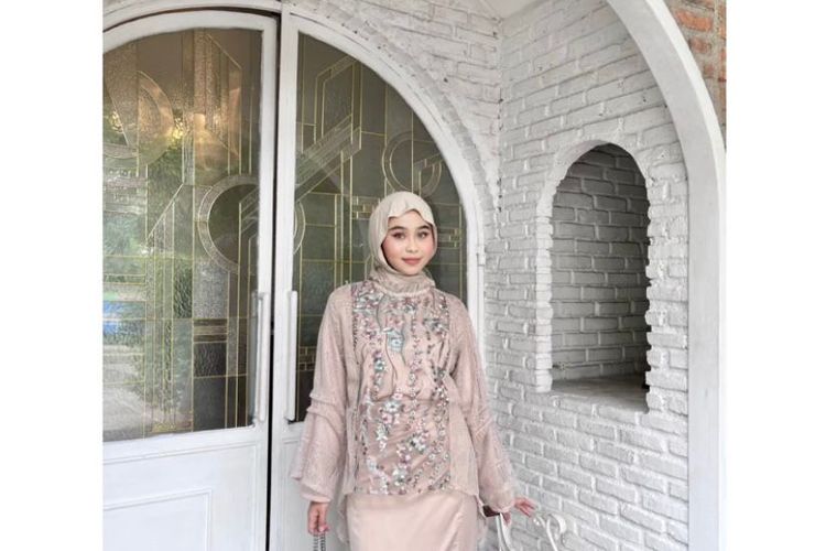 Produk Outer Tunic Brokat dari Napusha, diambil dari Shopee.com