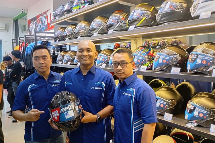 Toko helm perdana RD2 di Jakarta