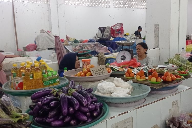 Pedagang Pasar Mardika Ambon Mengeluh, Pendapatan Anjlok Pascapenertiban