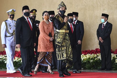Cerita di Balik Keputusan Jokowi Kenakan Baju Adat Sabu Raijua....