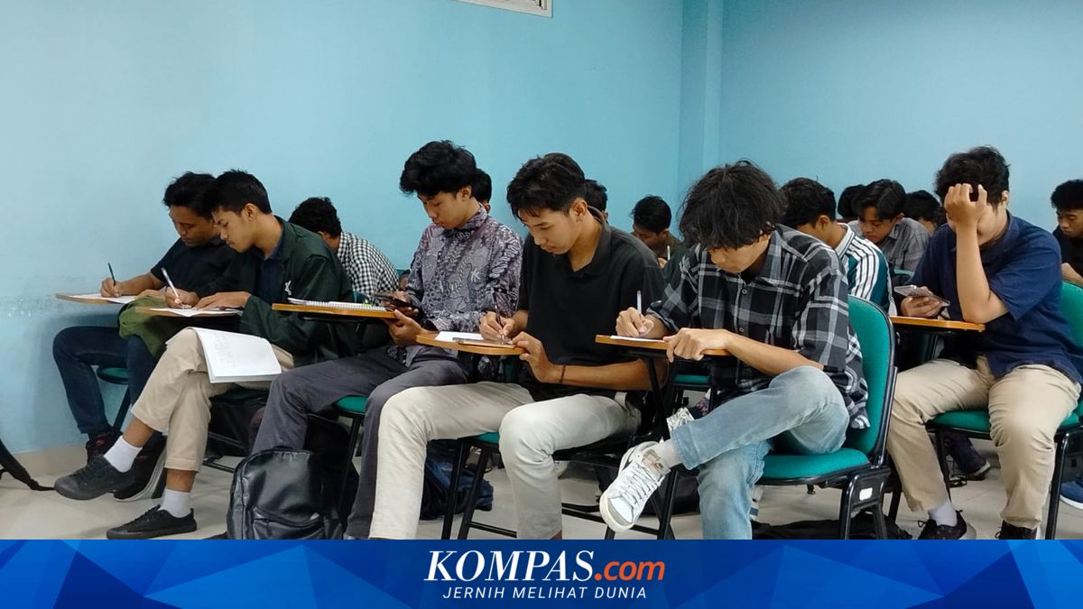 Cerita Mahasiswa Hukum Syariah Hadapi Persaingan Kerja: Belajar Teknologi dan Data