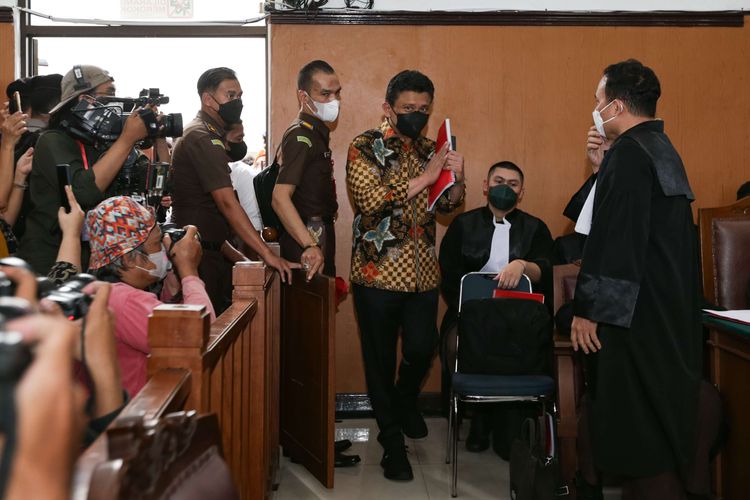 Terdakwa pembunuhan berencana terhadap Nofriansyah Yosua Hutabarat atau Brigadir J, Ferdy Sambo menjalani sidang dengan agenda pembacaan eksepsi di Pengadilan Negeri Jakarta Selatan, Senin (17/10/2022). Ferdy Sambo bersama dengan Istrinya, Putri Candrawathi, Richard Eliezer, Ricky Rizal dan Kuat Maruf didakwa melakukan pembunuhan berencana terhadap Nofriansyah Yosua Hutabarat atau Brigadir J.