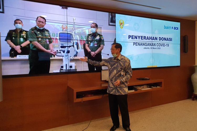 Presiden Direktur PT Bank Central Asia Tbk (BCA), Jahja Setiaatmadja mendonasikan 4 unit alat ventilator kepada RSPAD Gatot Soebroto, Senin (30/3/2020).