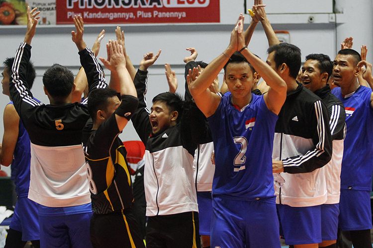 Tim voli putra Indonesia sukses menembus babak semifinal kejuaraan Asia ke-19 di Gresik, Jawa Timur, Minggu (30/7/2017).